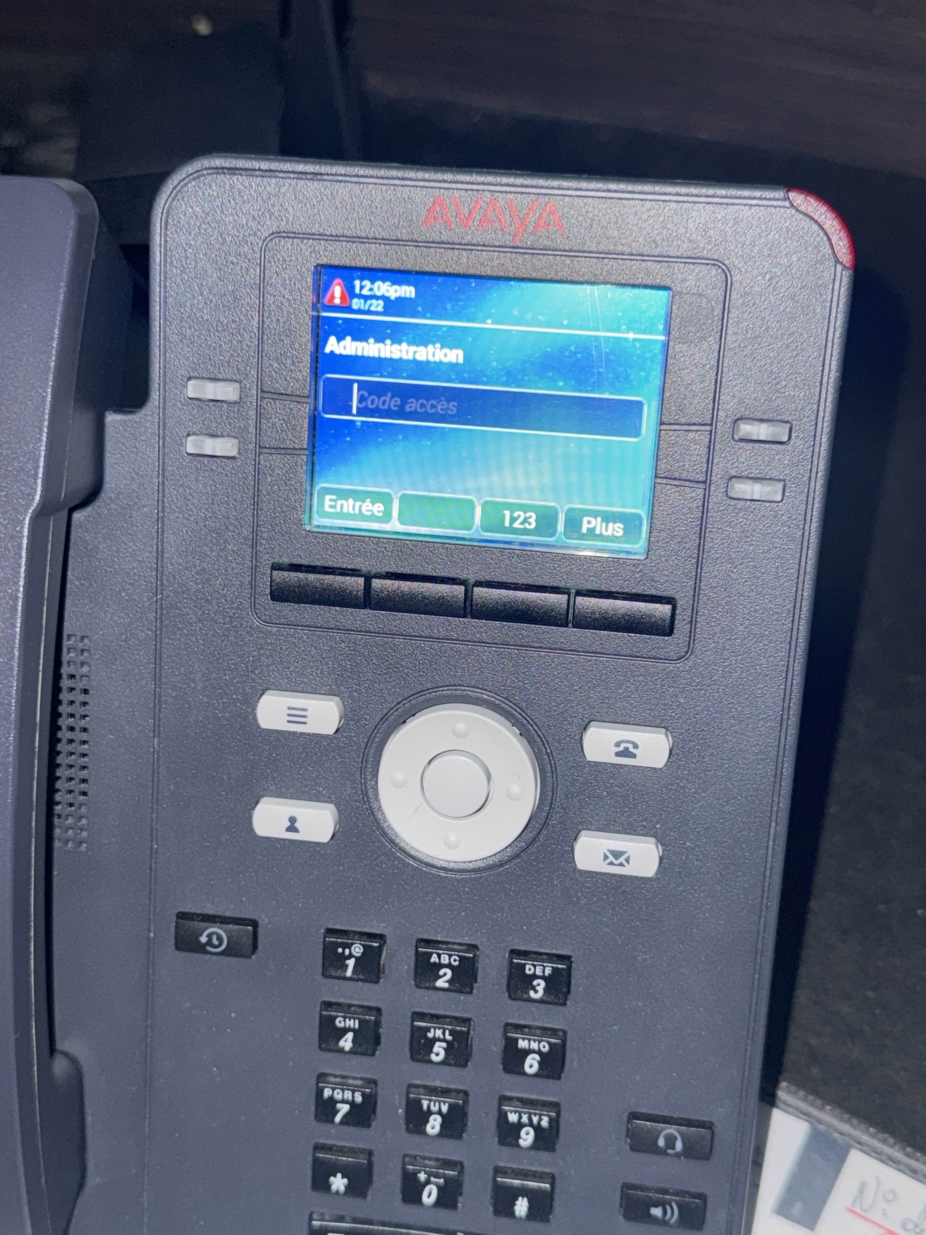 Téléphone Avaya en mode Administration - attente DHCP